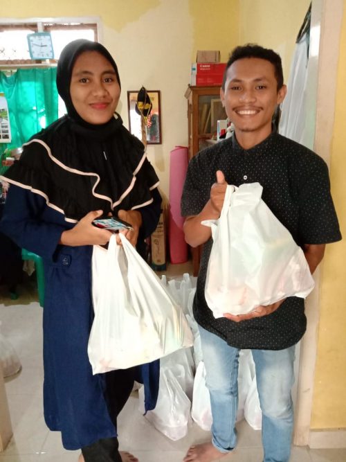 Prodi Matematika Menyalurkan Sembako Ke Mahasiswa